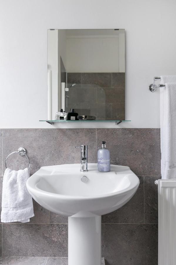Chic 1 Bedroom Apartment In Bloomsbury, Sleeps 4 London Exterior photo